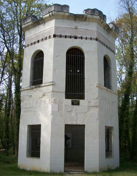Guesnes - Ancien pavillon de chasse
