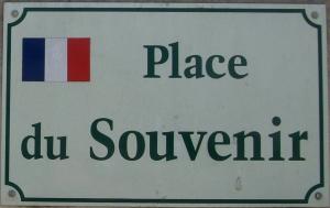 Guesnes - Place du Souvenir