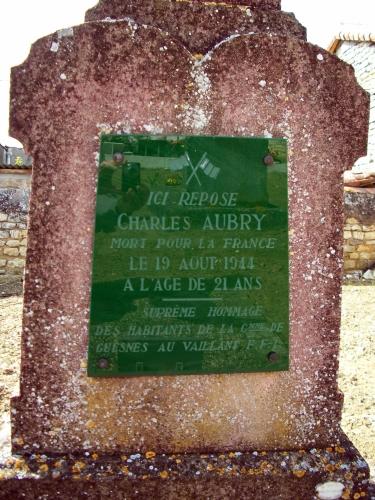 Guesnes - Stele tombe Charles Aubry