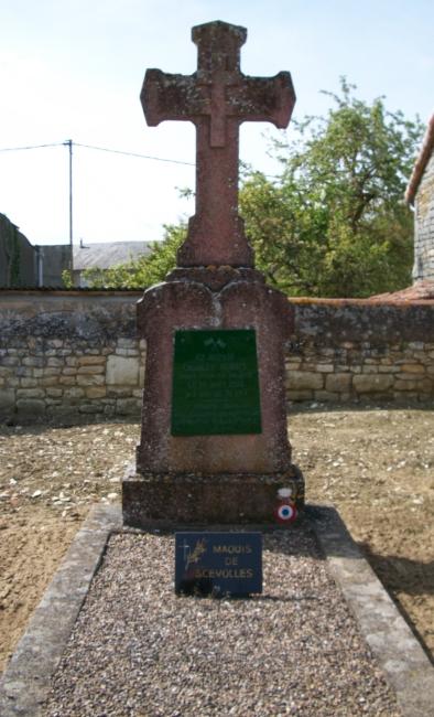 Guesnes - Tombe Charles Aubry