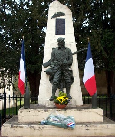 Moncontour Monument aux morts