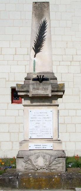 Monts-sur-Guesnes Monument aux Morts