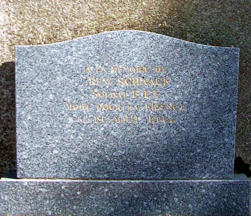 Monts-sur-Guesnes Stele René Schaak